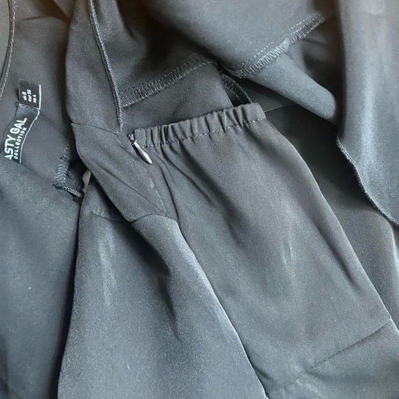 NWT New Nasty Gal Women's Black Deep V Neck Cape Straight Leg Jumpsuit Size 4 - Picture 10 of 16